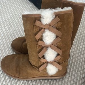 Koolaburra by UGG bow Victoria boot